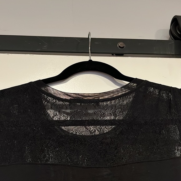 Kim & Cami XL sleeveless blouse with lace detail - Picture 5 of 5